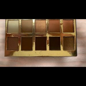 Crown Makeup Eyeshadow Palette